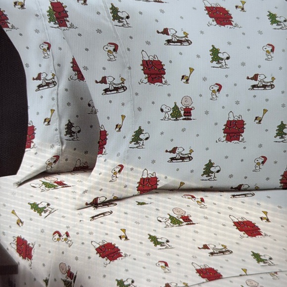 NEW Peanuts Snoopy Christmas Holiday Snoopy Santa Snowflakes Sheet FULL - Picture 5 of 11